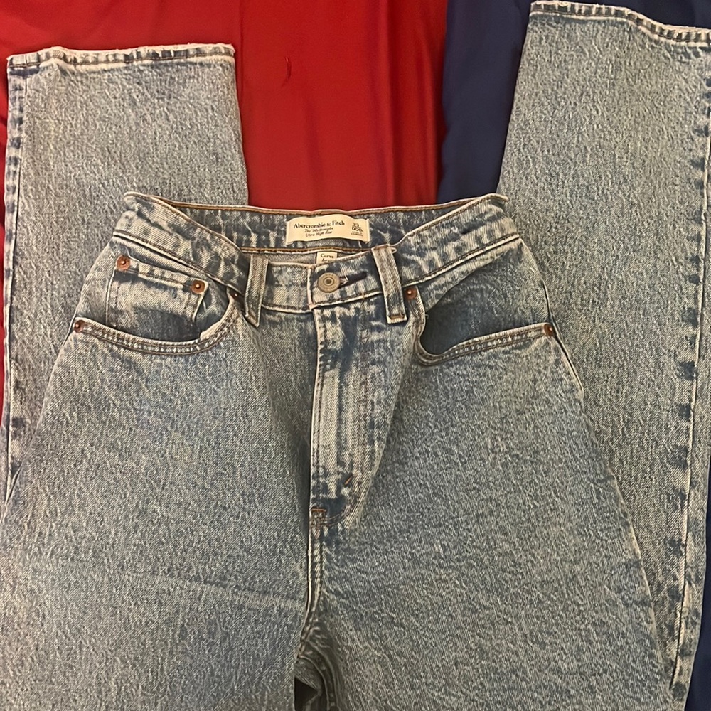 Abercrombie 90’s high rise jeans